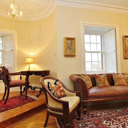 Elegant 3-Bedroom Ramsay Garden Apartment In Edinburgh City Centre 外观 照片