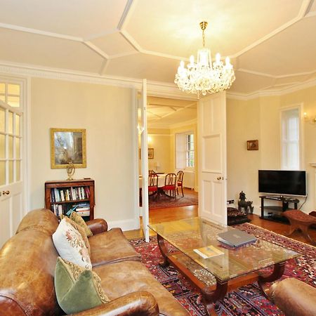 Elegant 3-Bedroom Ramsay Garden Apartment In Edinburgh City Centre 外观 照片