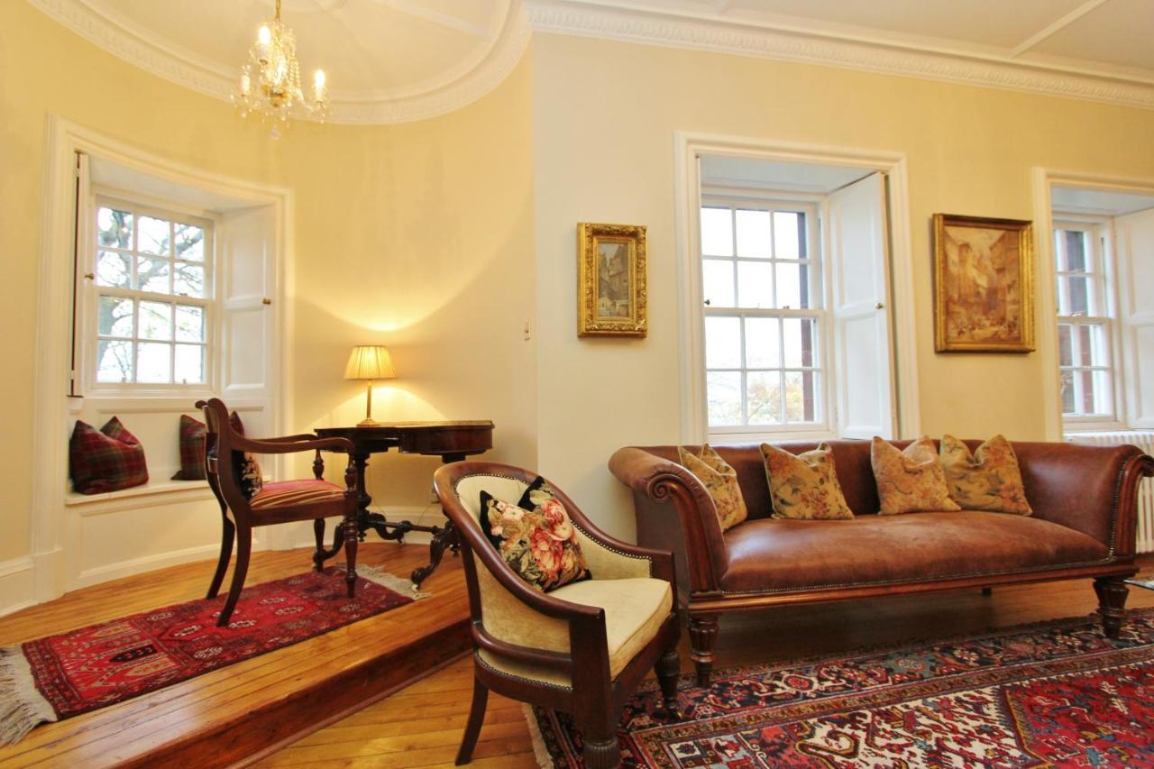 Elegant 3-Bedroom Ramsay Garden Apartment In Edinburgh City Centre 外观 照片