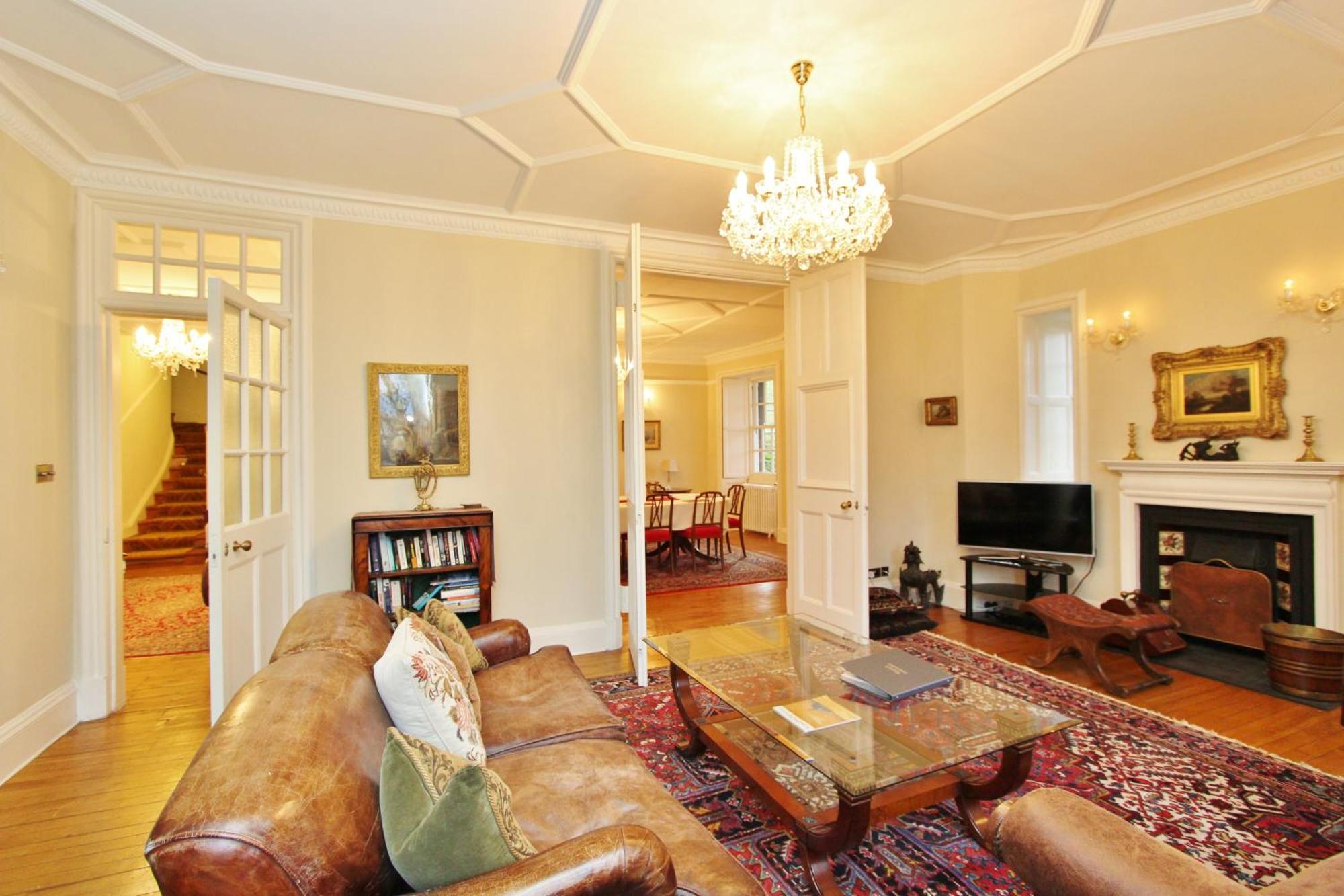 Elegant 3-Bedroom Ramsay Garden Apartment In Edinburgh City Centre 外观 照片
