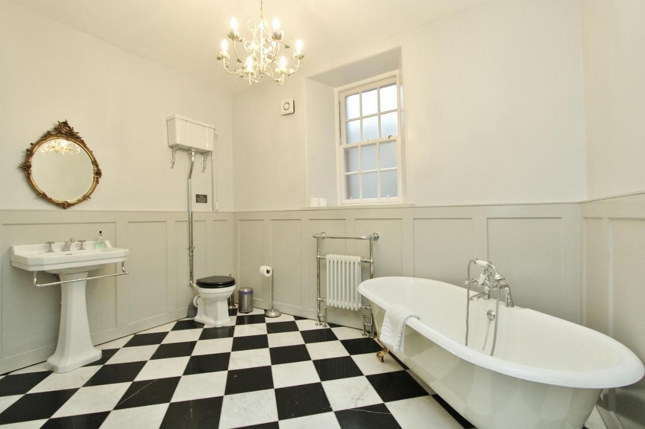 Elegant 3-Bedroom Ramsay Garden Apartment In Edinburgh City Centre 外观 照片