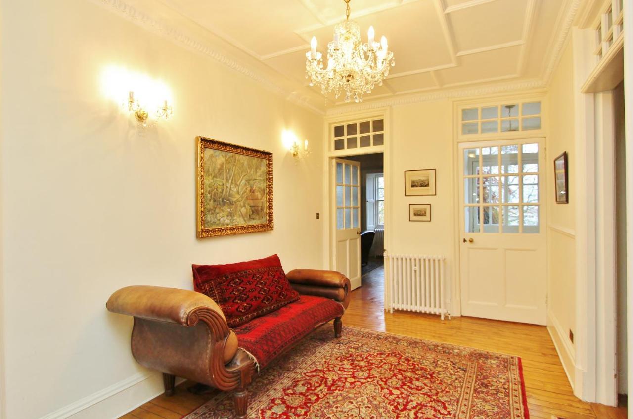 Elegant 3-Bedroom Ramsay Garden Apartment In Edinburgh City Centre 外观 照片